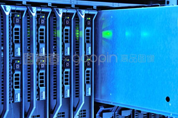 网络服务器与云计算装备技术服务 驱动数字化转型的双引擎